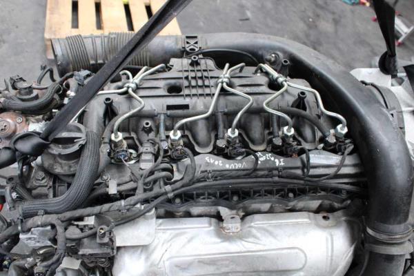 MOTEUR VOLVO 2.5L S60 / S80 / V60 / V70 / XC60 / XC70 CODE D5204T3 - Vue 1